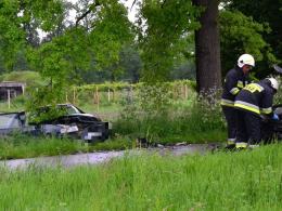 Jechała z dziećmi, na łuku drogi zjechała na przeciwległy pas ruchu