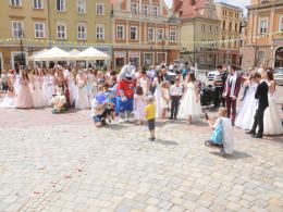 Kilkadziesiąt panien młodych przemaszerowało ulicami Opola