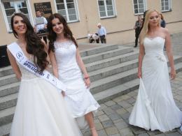 Kilkadziesiąt panien młodych przemaszerowało ulicami Opola