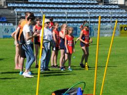 16 szkół podstawowych rywalizowało na stadionie Odry podczas sportowego Dnia Dziecka