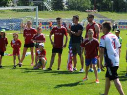 16 szkół podstawowych rywalizowało na stadionie Odry podczas sportowego Dnia Dziecka