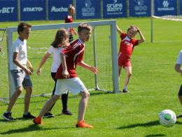 16 szkół podstawowych rywalizowało na stadionie Odry podczas sportowego Dnia Dziecka
