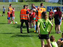 16 szkół podstawowych rywalizowało na stadionie Odry podczas sportowego Dnia Dziecka