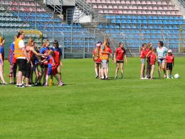 16 szkół podstawowych rywalizowało na stadionie Odry podczas sportowego Dnia Dziecka