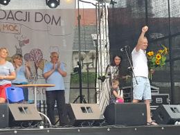 Dobra zabawa, integracja i moc "pomocy"- trwa Festyn Fundacji Dom