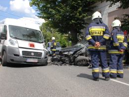 Czołowe zderzenie busa i osobówki w Opolu