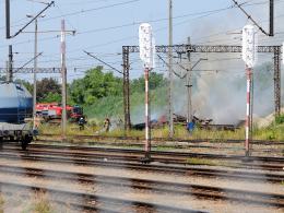 Płoną podkłady kolejowe przy ulicy Rekreacyjnej w Opolu