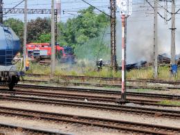 Płoną podkłady kolejowe przy ulicy Rekreacyjnej w Opolu