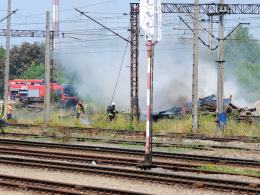 Płoną podkłady kolejowe przy ulicy Rekreacyjnej w Opolu