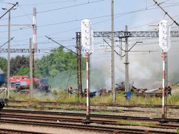 Płoną podkłady kolejowe przy ulicy Rekreacyjnej w Opolu