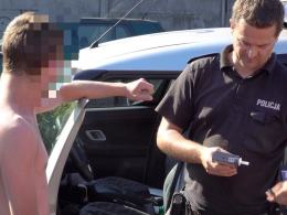 Straż przyjęła zgłoszenie o utonięciu. "Topielec" spał w pobliskich krzakach nietrzeźwy