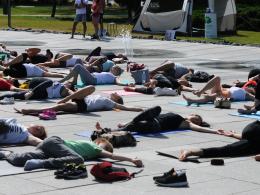 Plac Jana Pawła II opanowali miłośnicy JOGI