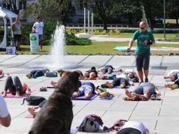 Plac Jana Pawła II opanowali miłośnicy JOGI
