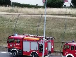 Autostrada A4 w korku. Samochód ciężarowy uderzył w osobówkę