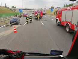 Autostrada A4 w korku. Samochód ciężarowy uderzył w osobówkę