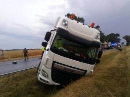 Czołowe zderzenie Renault i ciężarówki w gminie Olesno. Nie żyje 49-letnia kobieta
