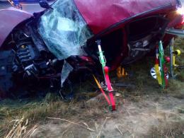 Czołowe zderzenie Renault i ciężarówki w gminie Olesno. Nie żyje 49-letnia kobieta
