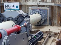 Trwają prace budowlane pod rzeką Odrą, związane z instalacją gazociągu Zdzieszowice-Wrocław