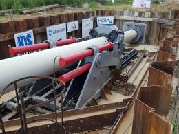 Trwają prace budowlane pod rzeką Odrą, związane z instalacją gazociągu Zdzieszowice-Wrocław