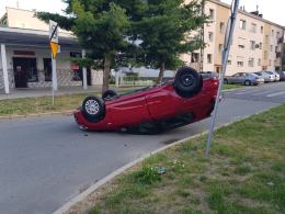 Niemodlin: Wymusił pierwszeństwo i dachował