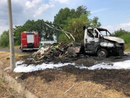 Auto z odpadami spłonęło przy torach na Niemodlińskiej