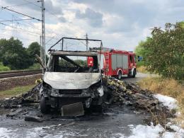 Auto z odpadami spłonęło przy torach na Niemodlińskiej