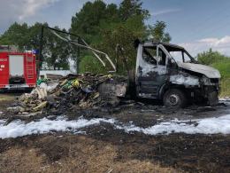 Auto z odpadami spłonęło przy torach na Niemodlińskiej