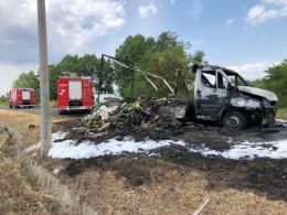 Auto z odpadami spłonęło przy torach na Niemodlińskiej