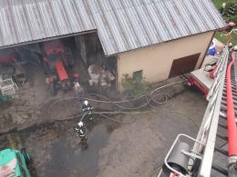 Pożar budynku inwentarskiego w Suchodańcu. Udało się uratować bydło