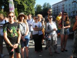Pikieta przeciw nienawiści i kontrmanifestacja przeciw pedofilii na Placu Daszyńskiego