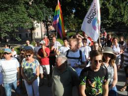 Pikieta przeciw nienawiści i kontrmanifestacja przeciw pedofilii na Placu Daszyńskiego
