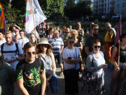Pikieta przeciw nienawiści i kontrmanifestacja przeciw pedofilii na Placu Daszyńskiego