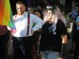 Pikieta przeciw nienawiści i kontrmanifestacja przeciw pedofilii na Placu Daszyńskiego