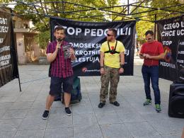 Pikieta przeciw nienawiści i kontrmanifestacja przeciw pedofilii na Placu Daszyńskiego