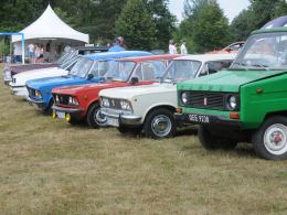 Stare zabytkowe pojazdy zjechały do Dobrzenia Wielkiego. Trwa XII Zlot Oldtimerów