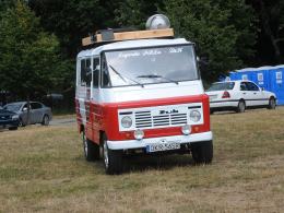 Stare zabytkowe pojazdy zjechały do Dobrzenia Wielkiego. Trwa XII Zlot Oldtimerów