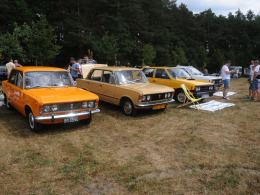 Stare zabytkowe pojazdy zjechały do Dobrzenia Wielkiego. Trwa XII Zlot Oldtimerów