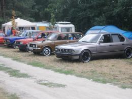 Stare zabytkowe pojazdy zjechały do Dobrzenia Wielkiego. Trwa XII Zlot Oldtimerów