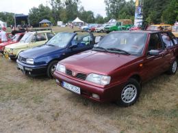 Stare zabytkowe pojazdy zjechały do Dobrzenia Wielkiego. Trwa XII Zlot Oldtimerów