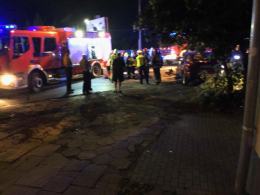 Kierująca nissanem 19-latka zderzyła się z busem i z drzewem