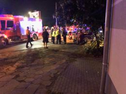 Kierująca nissanem 19-latka zderzyła się z busem i z drzewem