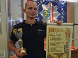 Policjant w zbroi rycerza
