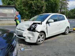 Zderzenie samochodów osobowych przy skrzyżowaniu Ozimska-Plebiscytowa