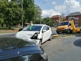 Zderzenie samochodów osobowych przy skrzyżowaniu Ozimska-Plebiscytowa