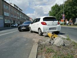 Zderzenie samochodów osobowych przy skrzyżowaniu Ozimska-Plebiscytowa