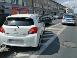 Zderzenie samochodów osobowych przy skrzyżowaniu Ozimska-Plebiscytowa