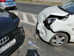 Zderzenie samochodów osobowych przy skrzyżowaniu Ozimska-Plebiscytowa