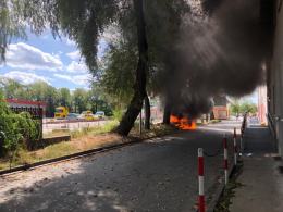 Na Armii Krajowej spłonęło auto