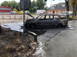 Na Armii Krajowej spłonęło auto