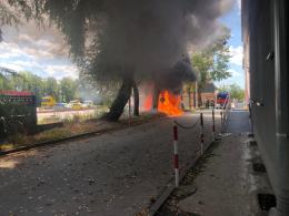 Na Armii Krajowej spłonęło auto